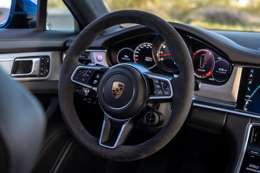 Детали интерьера Porsche Panamera GTS (971) 2019 года  (NA) (фото 24 из 40)